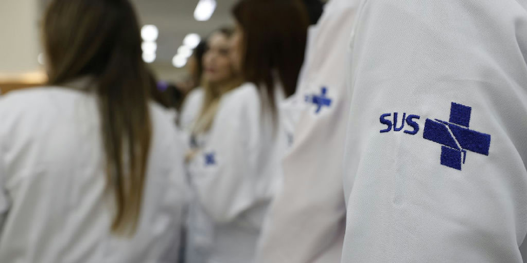 Ministério da Saúde renova contratos de 676 especialistas no SUS até 2027