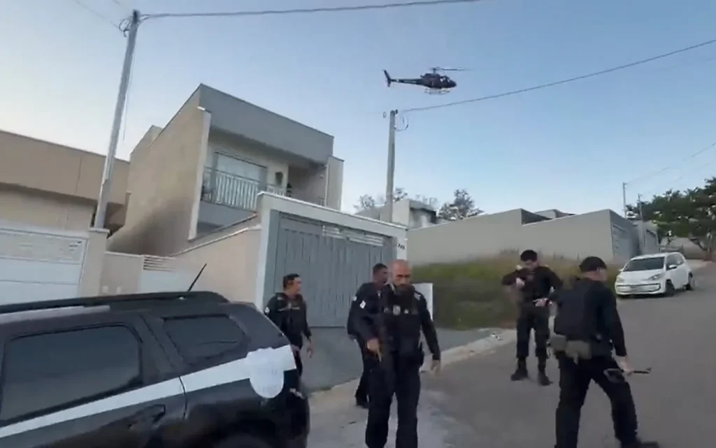 Operação policial prende cinco suspeitos de tribunal do crime e homicídio em Extrema