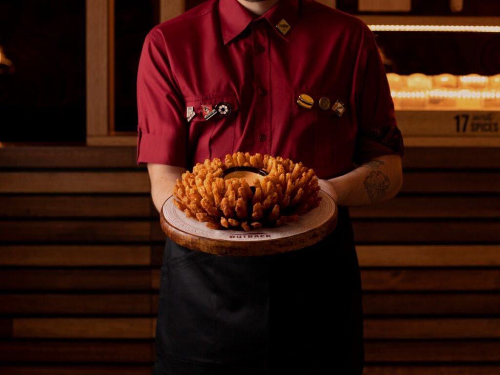 Outback Steakhouse abre 80 vagas de emprego para nova unidade em Uberaba