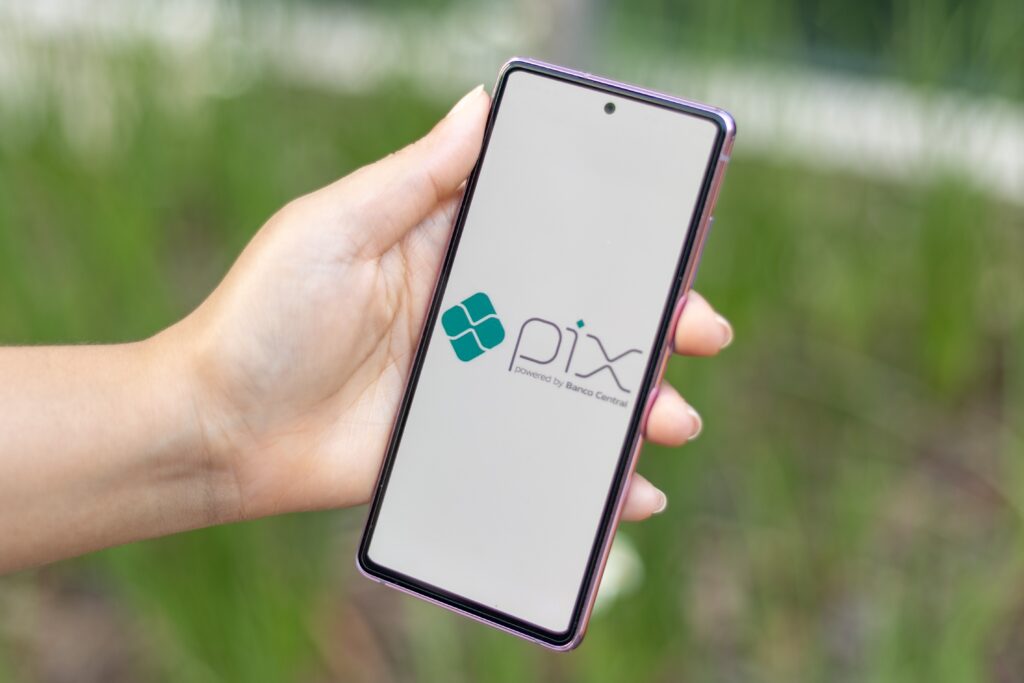 PIX apresenta instabilidade generalizada e afeta usuários de grandes bancos neste domingo