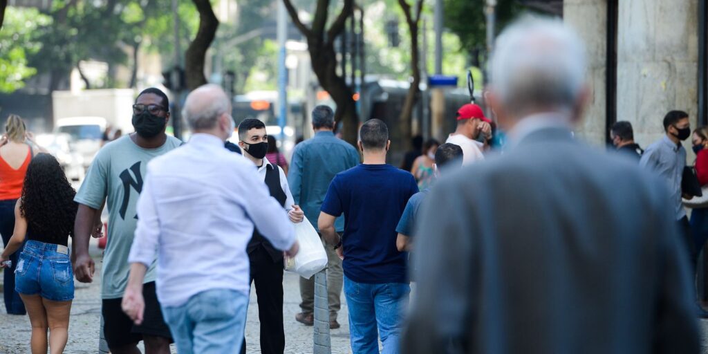 Religião e política: 81% dos brasileiros exigem candidatos que acreditem em Deus