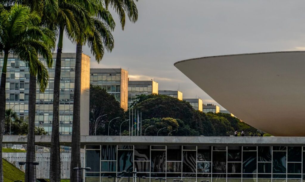 Sessões da Câmara são suspensas após mal-estar de Pedro Uczai durante reunião