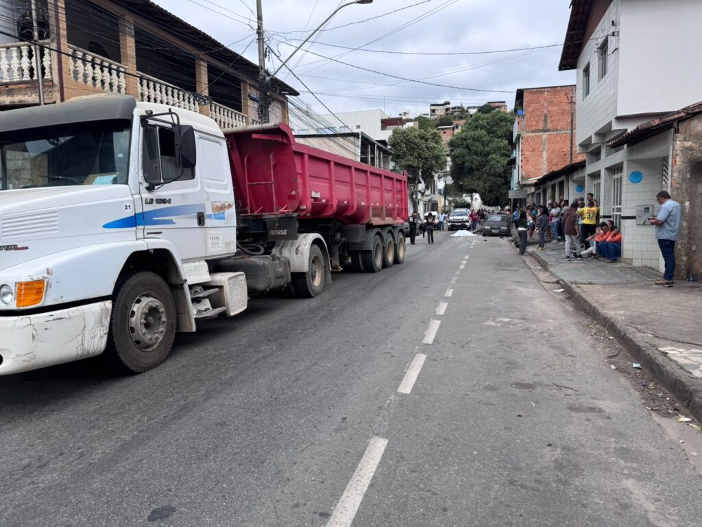 Tragédia em Ipatinga: mulher morre e homem fica gravemente ferido em acidente com moto e caminhão