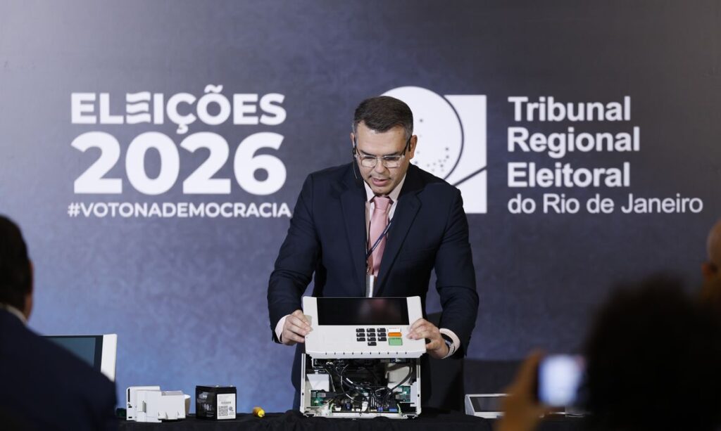 Tre-rj abre urnas eletrônicas ao público para reforçar transparência das eleições 2026