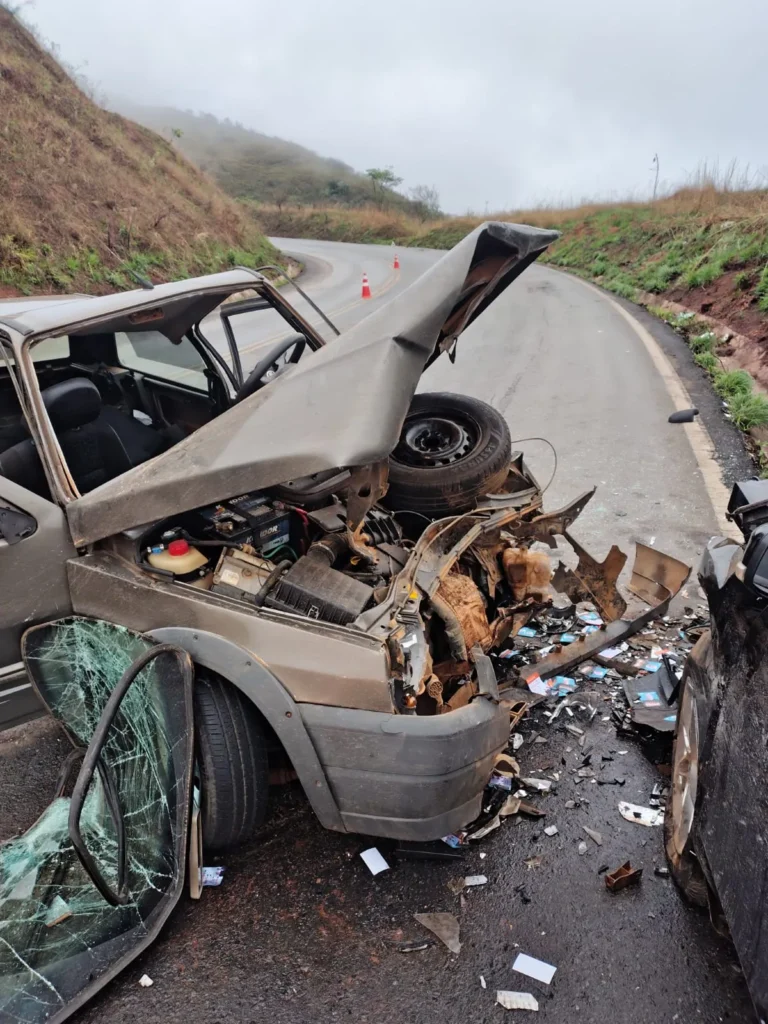 Colisão frontal na Br-354 deixa um morto e seis feridos em Córrego Danta