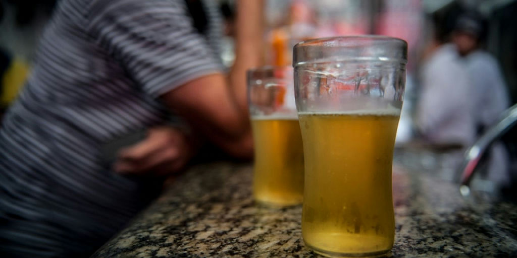 Consumo crônico de álcool e tabaco pode levar à cegueira, alertam especialistas