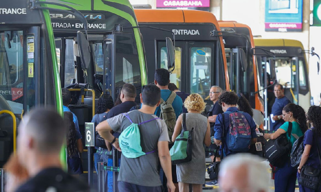 Escala 6x1 afeta saúde mental de 67% dos brasileiros, aponta levantamento