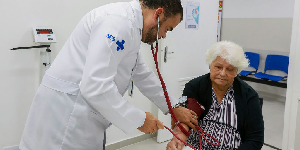 Exame nacional avalia formação médica de estudantes em todo o Brasil neste domingo