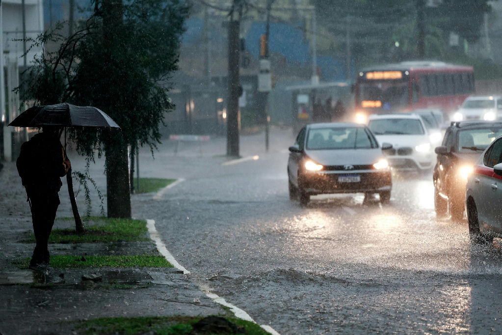 INMET coloca 21 cidades do Leste mineiro sob alerta de tempestade nesta quarta-feira