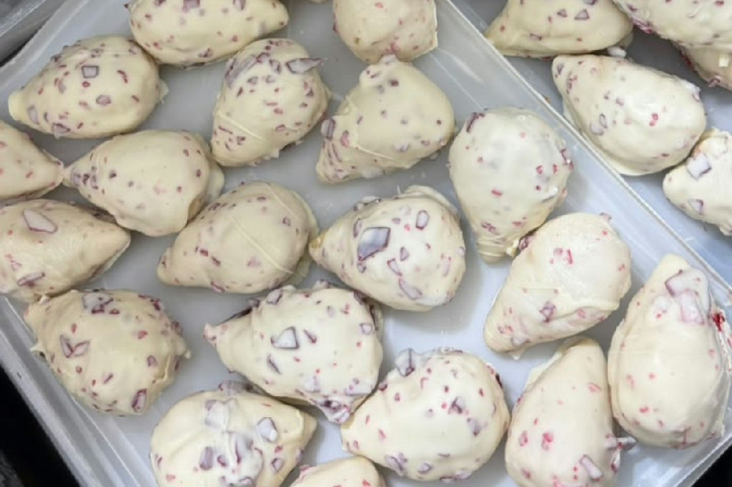 Morango cravejado conquista paladares em Minas Gerais e desafia o morango do amor