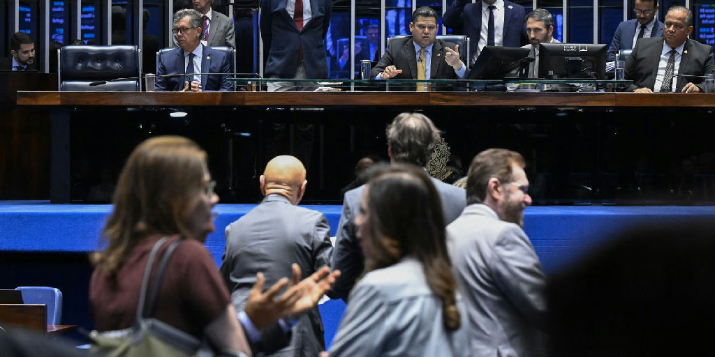 Senado adia votação sobre fim da escala 6x1 para após as eleições de 2026