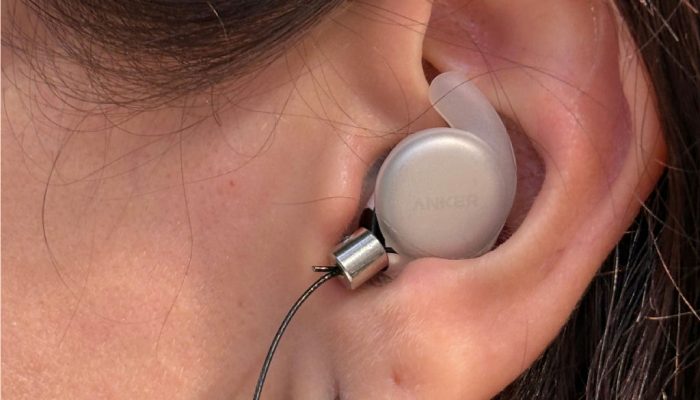 Anker lança Sleep Earbuds 4 Pro com monitoramento de sono e tela no estojo