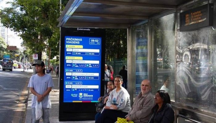 Belo Horizonte reforça segurança noturna em pontos de ônibus com atendimento remoto por vídeo