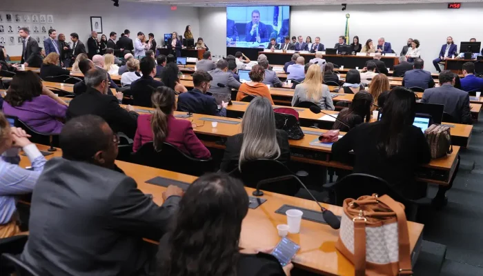 Câmara dos Deputados inicia debate sobre redução da maioridade penal para 16 anos