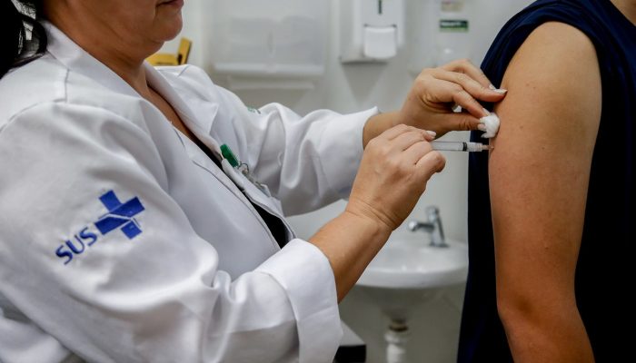 Campanha Nacional de Vacinação: consulte seu histórico pelo celular e atualize a caderneta