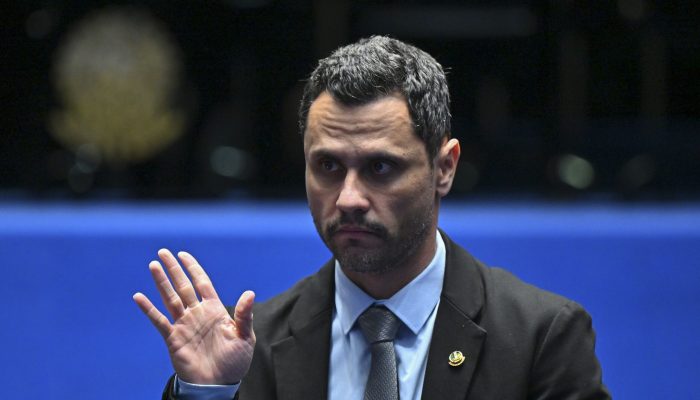 Cleitinho Azevedo confirma candidatura ao governo de Minas após série de reviravoltas no Republicanos