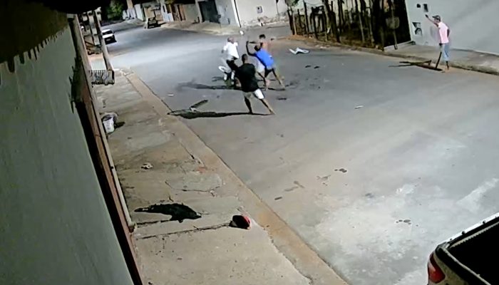 Cobrança de dívida trabalhista termina em agressão com enxada e ex-funcionário em estado grave em MG