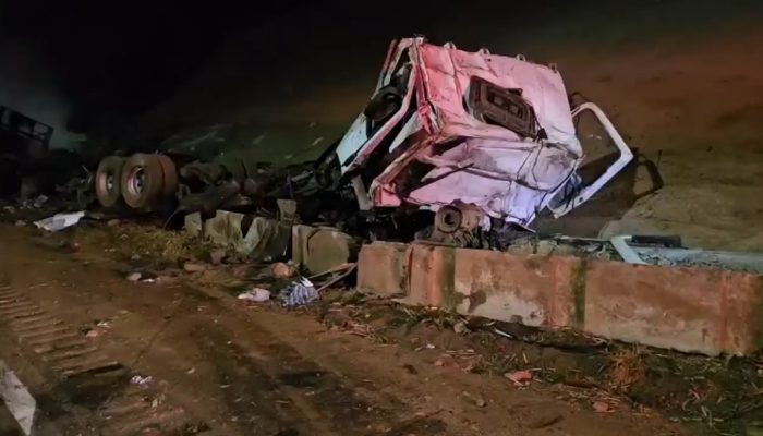 Colisão fatal entre carretas na Fernão Dias causa duas mortes em Brumadinho