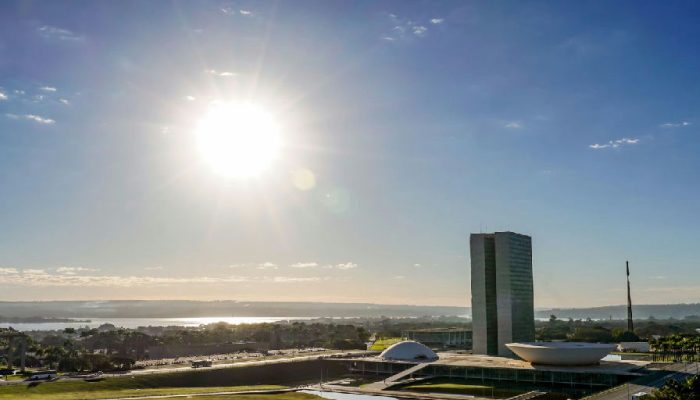 Congresso Nacional acelera votações sobre fim da escala 6x1 e taxa de importação
