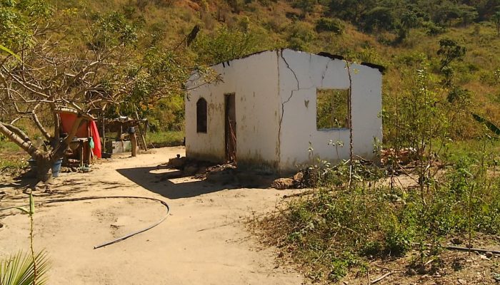 Corpos encontrados em casa incendiada em Pescador seguem para perícia de DNA em Belo Horizonte