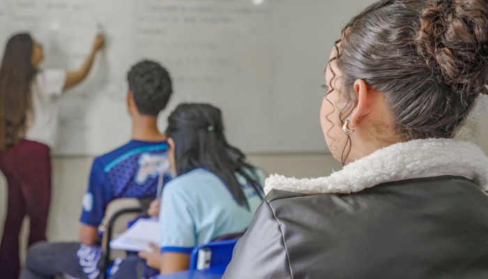 Educação básica brasileira atinge maior patamar histórico no Ideb 2025