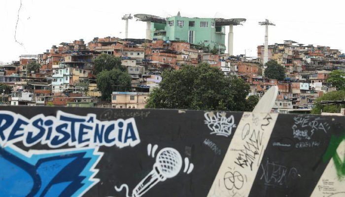 Educação e mobilidade urbana guiam as prioridades de eleitores nas favelas do Rio