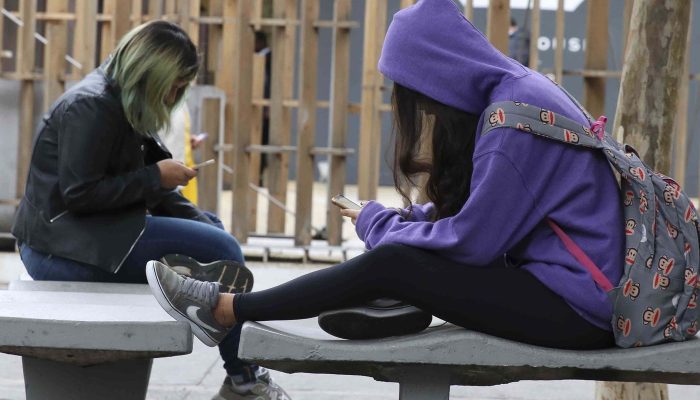 Educação na era da inteligência artificial exige pensamento crítico, alerta especialista