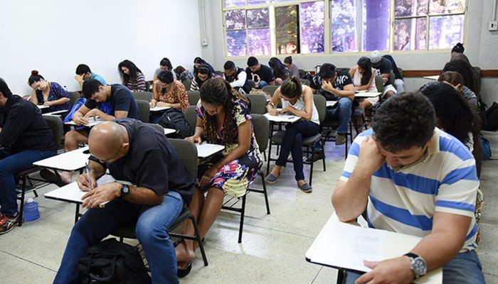 Encceja 2026 ocorre neste domingo e candidatos devem verificar locais de prova
