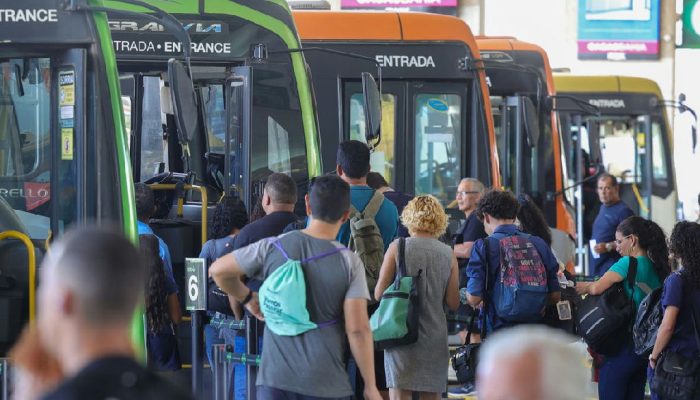 Escala 6x1 afeta saúde mental de 67% dos brasileiros, aponta levantamento