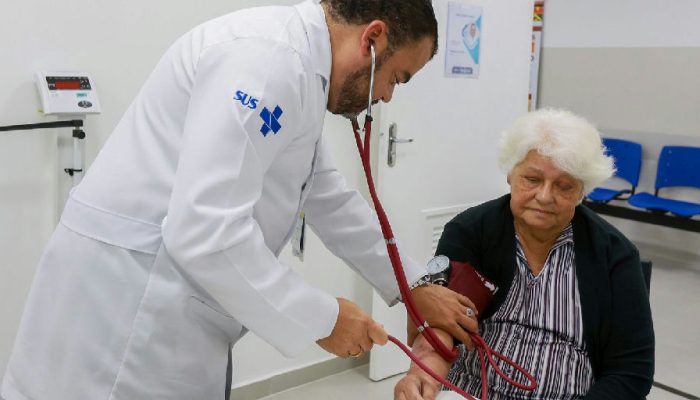 Exame nacional avalia formação médica de estudantes em todo o Brasil neste domingo