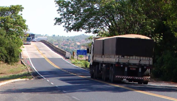 Fechamento da Ponte Quinca Mariano redefine rotas entre Minas Gerais e Goiás