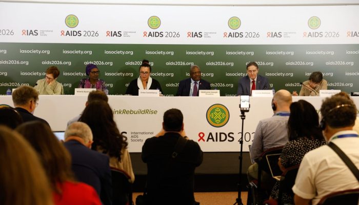 Financiamento global em declínio põe em xeque avanços históricos contra o HIV e a AIDS