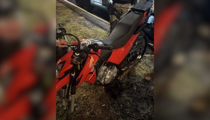 Flagrante em Minas Gerais: motorista de ônibus preso com moto furtada e documentos falsos