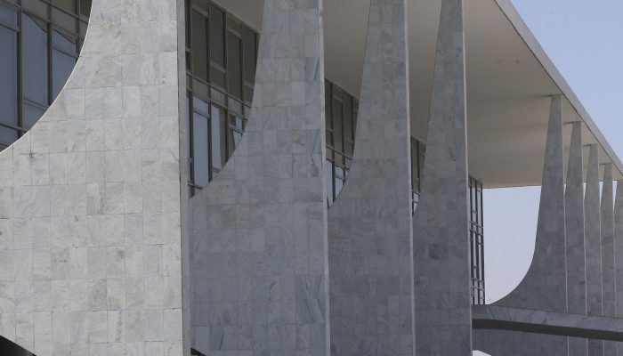 Governo federal inicia processo de reciprocidade contra sobretaxas dos EUA