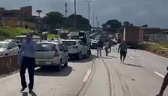 Acidente com vários veículos no Anel Rodoviário de BH