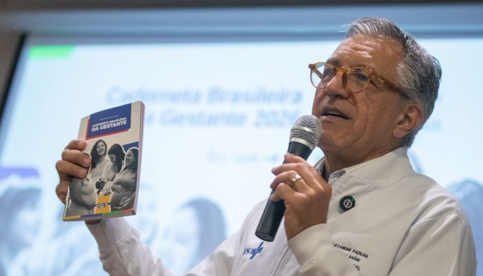 tância da Caderneta Brasileira da Gestante. "Que tem todas as nossas informações