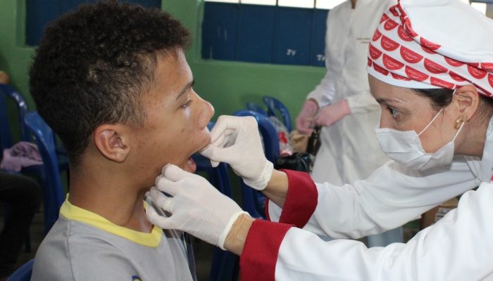 cionando tratamento odontológico gratuito. Dados da Pesquisa Nacional de Saúde