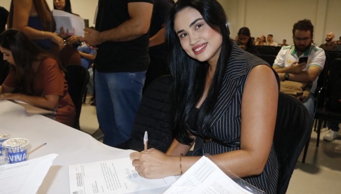 meio da Secretaria Municipal de Administração, oficializou a posse de novos serv