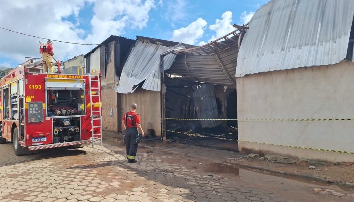 ções atingiu duas empresas do ramo de artesanato no bairro São Cristóvão, em Bae