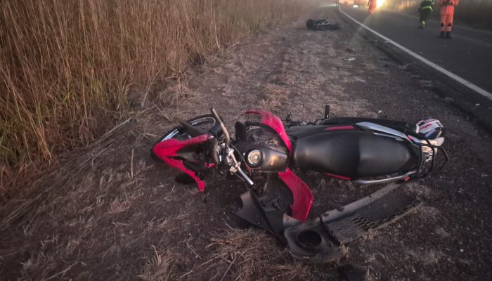 deixa dois motociclistas mortos Polícia Militar Rodoviária/Reprodução