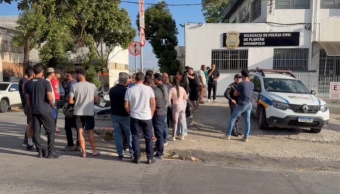 para acompanhar a chegada do suspeito de atropelar e matar o ciclista Bruno Barbosa Robson Panzera/Tv Integra