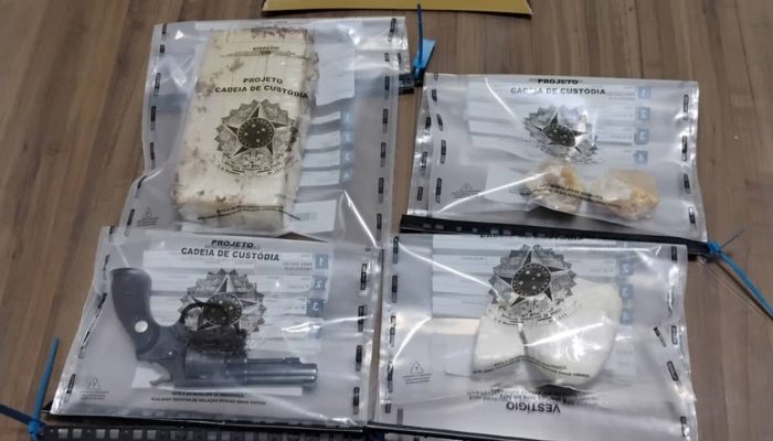 tráfico de drogas. Apesar de a mulher dizer que levava somente uma bolsa de mão