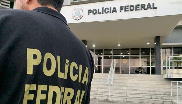 desviar recursos públicos destinados à Universidade Federal Fluminense (UFF) , c