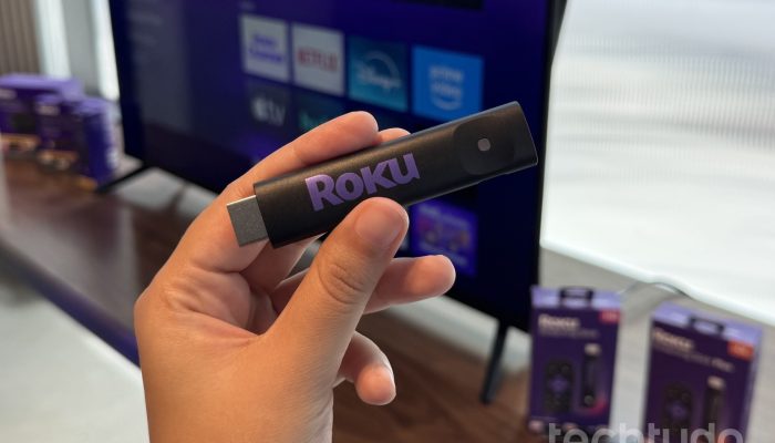 Roku Stick HD é compatível com Alexa, Siri e Google Assistente — Foto: Luiza M. Martins/TechTudo