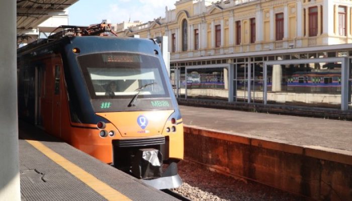 isso, os passageiros deverão conferir o sentido da composição antes de embarcar
