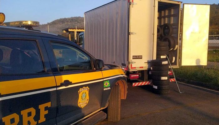 caminhão clonado e carga são recuperados Polícia Rodoviária Federal/Divulgação