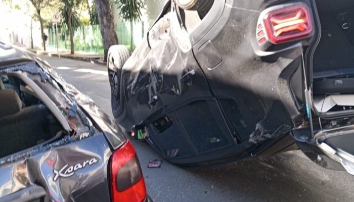 causa de um veículo estacionado próximo à esquina. O condutor do Renegade, um ho
