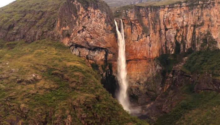 Após quase cinco anos, Cachoeira do Tabuleiro reabre para visitação em Minas Gerais