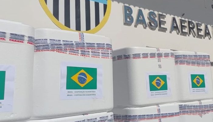 690 Mil doses de vacinas do Brasil chegam à Venezuela como ajuda humanitária