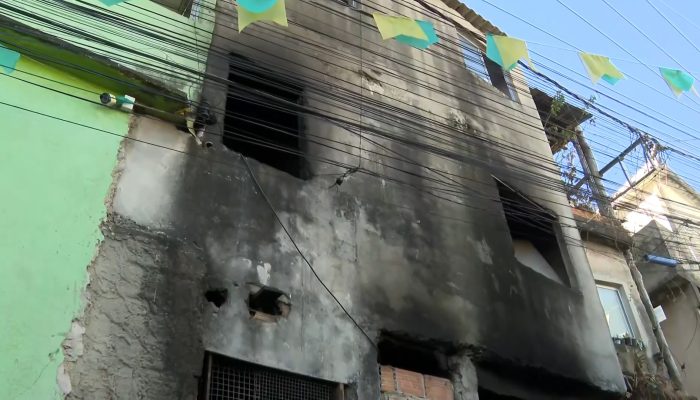 Incêndio em Belo Horizonte fere crianças e mobiliza equipes de resgate no bairro Serra